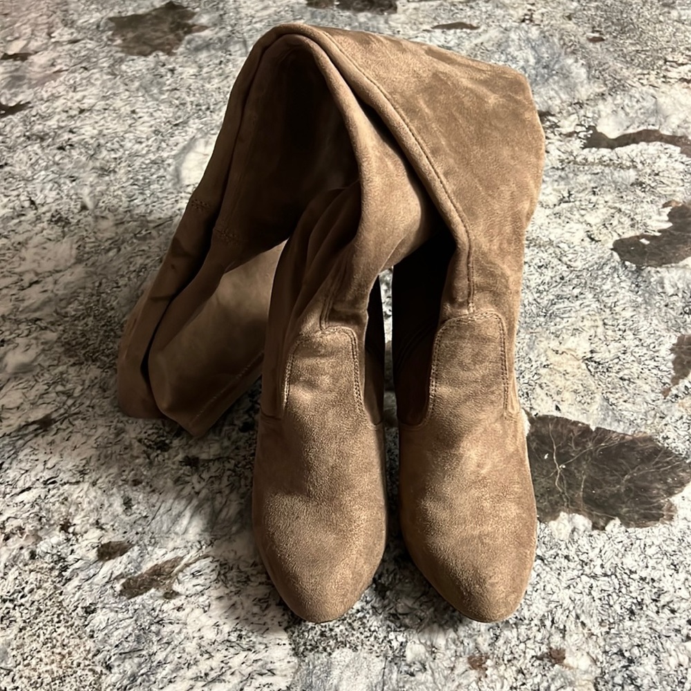 Women’s A New Day size 9 knee high tie back suede mocha boots, perfect condition